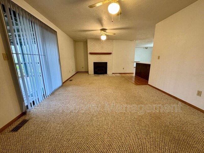 Building Photo - 50 E Vine Maple Ln