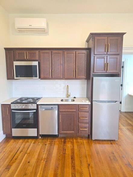 Kitchen with Dishwasher - 1205 Lee St