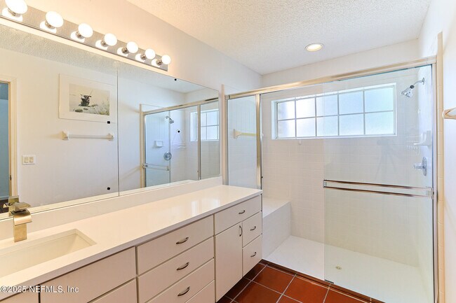 Building Photo - 1561 Stonebriar Rd