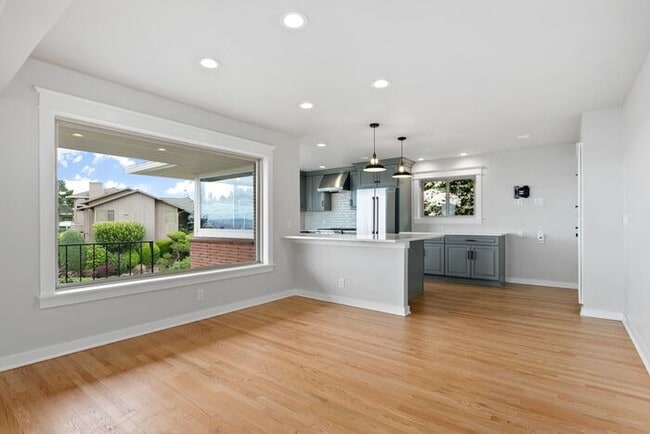 Building Photo - Gorgeous West Seattle Mid-Century Modern w...