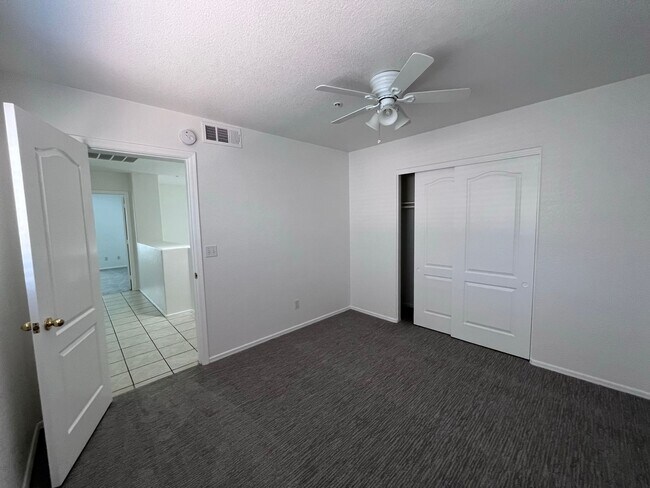 Building Photo - COMING SOON! 3 bed 3 bath Town house with ...