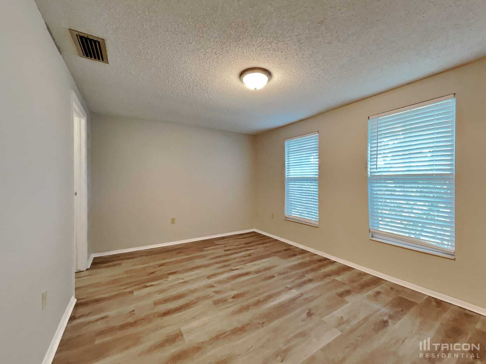 Building Photo - 6521 Bonnie Bay Cir N