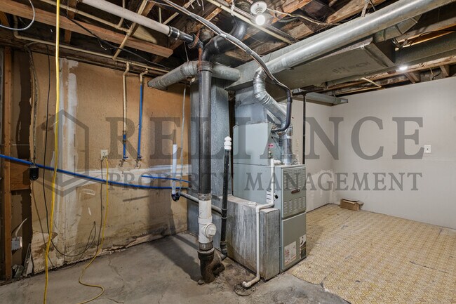 Building Photo - 1125 W 16th St N