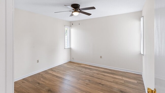 Building Photo - Charming 2-Bedroom Townhome in Desirable P...