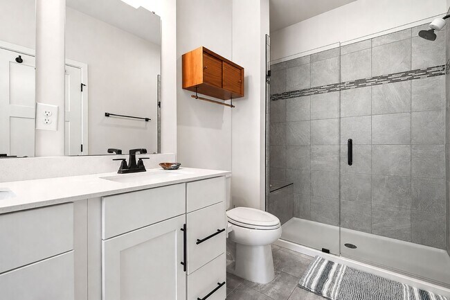 Building Photo - BEAUTIFUL TOWNHOME IN A GREAT AMENTIES!