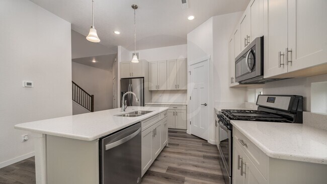 Building Photo - 5747 Villa Lorenzo Dr