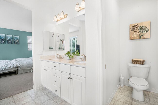 Building Photo - Beautiful 5 Bedroom Custom-Built Home in C...