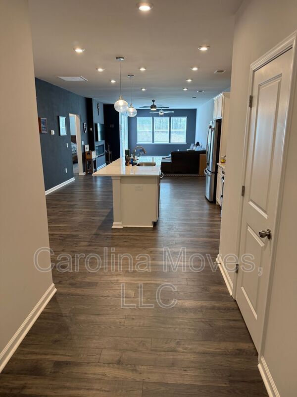 Building Photo - 717 Isleworth Ln