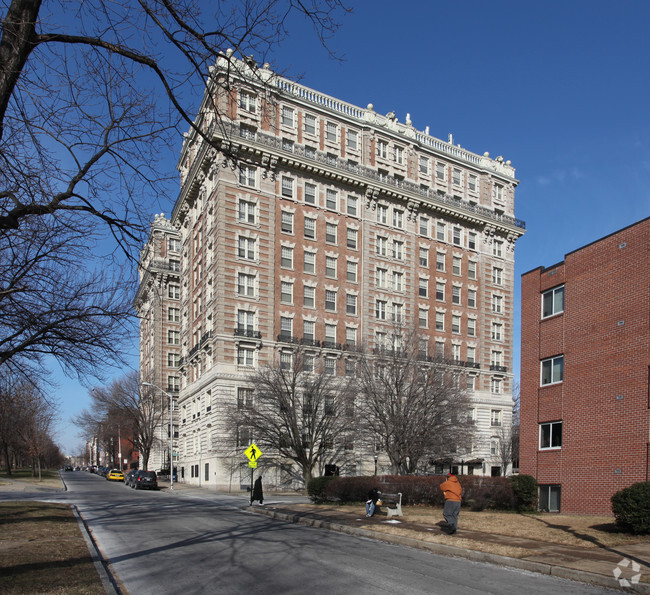 Exterior Building Photo - Marlborough Apartments