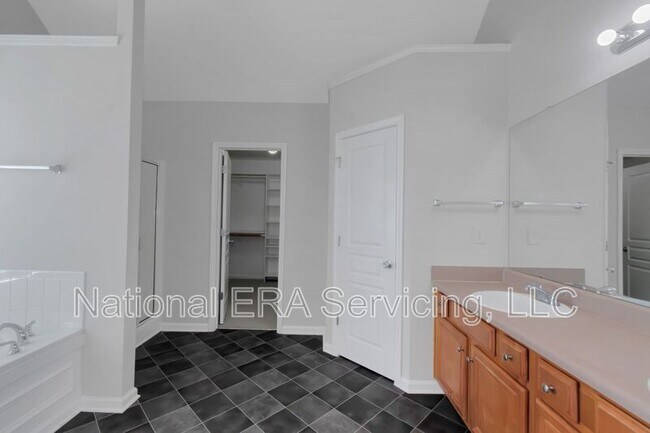 Building Photo - 50 Trinity Ln