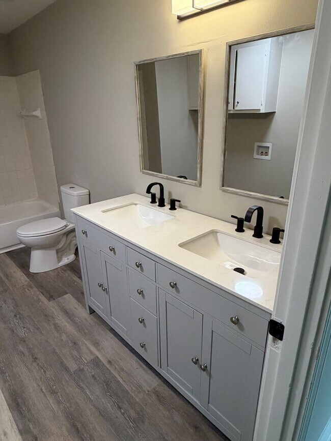 Building Photo - 4405 Diddle Dr