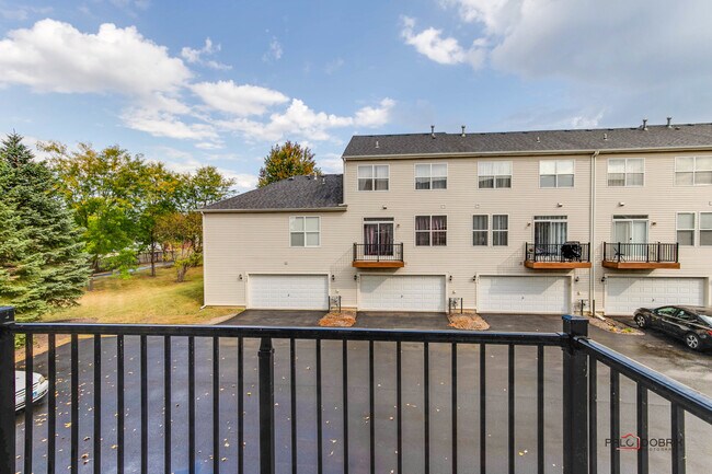 Building Photo - 921 Summit Creek Dr