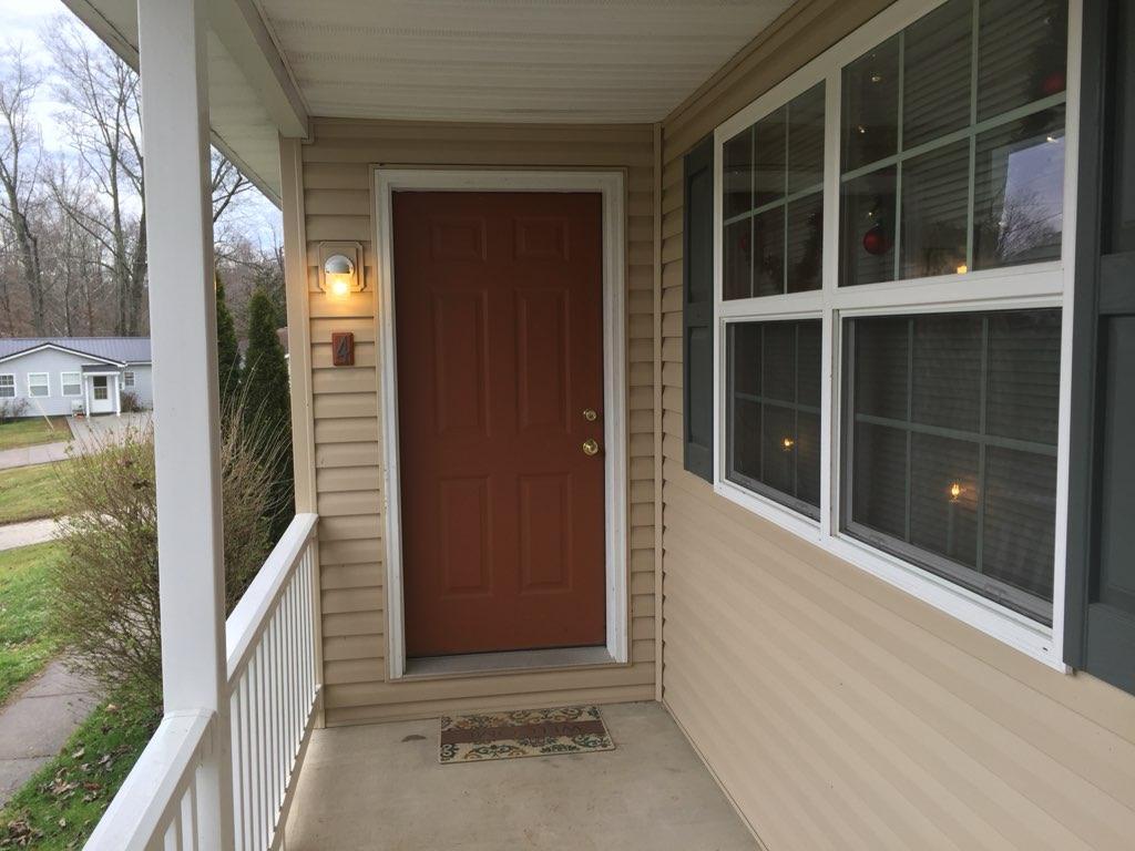 Building Photo - 423 River Park Dr