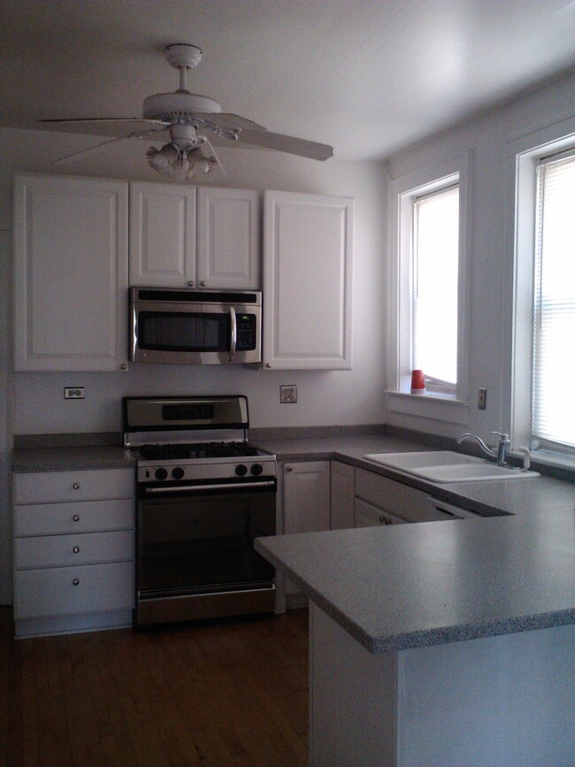 Kitchen - 1218 W Columbia Ave