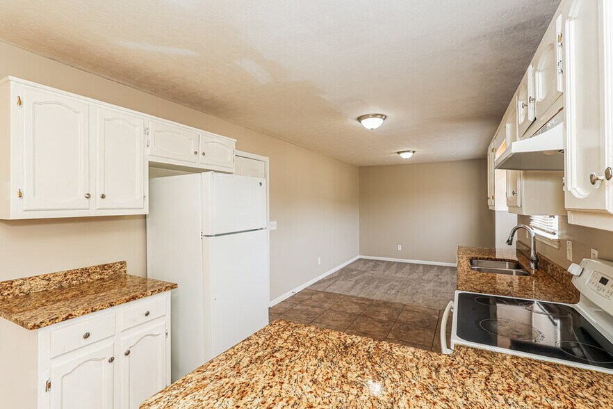 Building Photo - 641 Carlton Rd