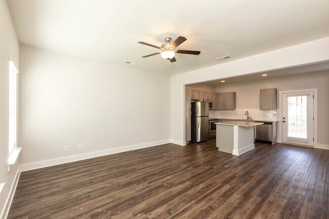 Building Photo - Single Family Home With Spacious Fenced Backyard!