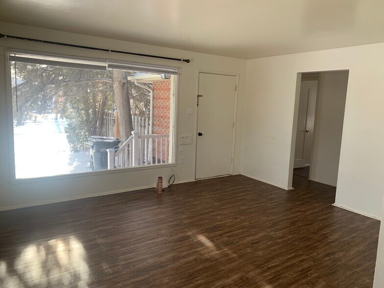 Building Photo - 680 Lincoln Dr