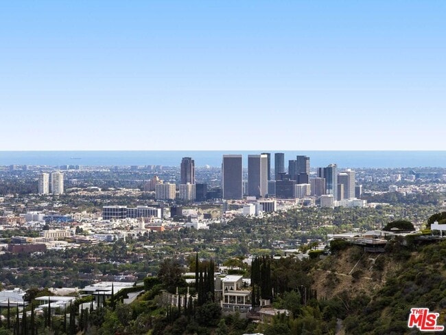 Building Photo - 1885 Sunset Plaza Dr