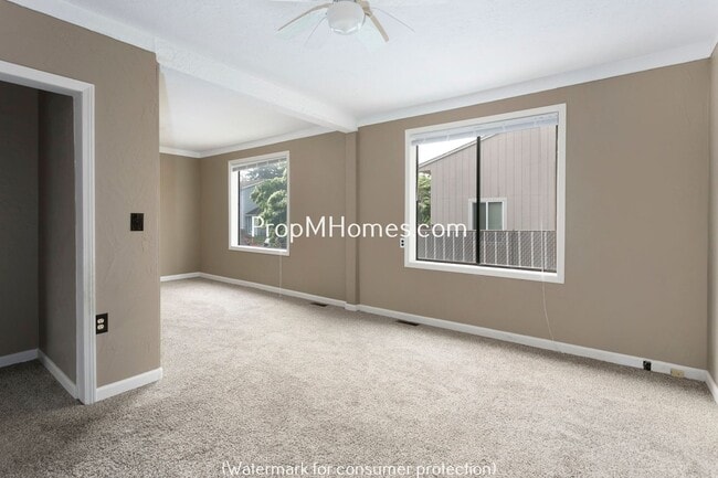 Building Photo - 6721 SE 84th Ave