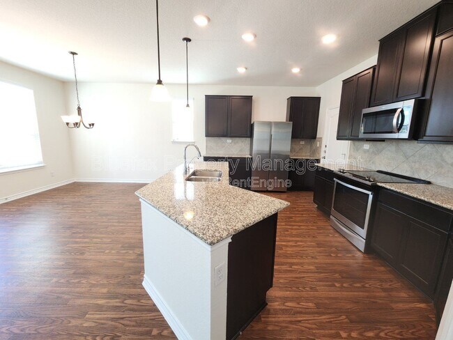 Building Photo - 3306 Putnam Fields