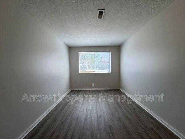 Building Photo - 1111 E St