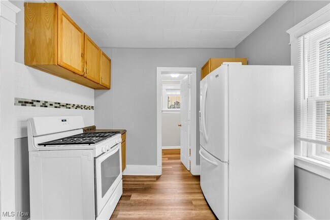 Building Photo - 1296 W Wilbeth Rd