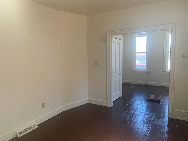 Building Photo - 1st Floor West End York City