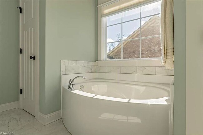 Building Photo - Executive home in popular Lewisville