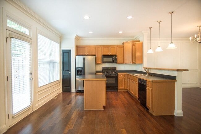 Building Photo - 5720 Pine Oak Dr NW