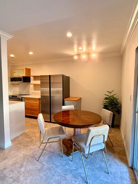 Building Photo - 408 E Civic Center Dr