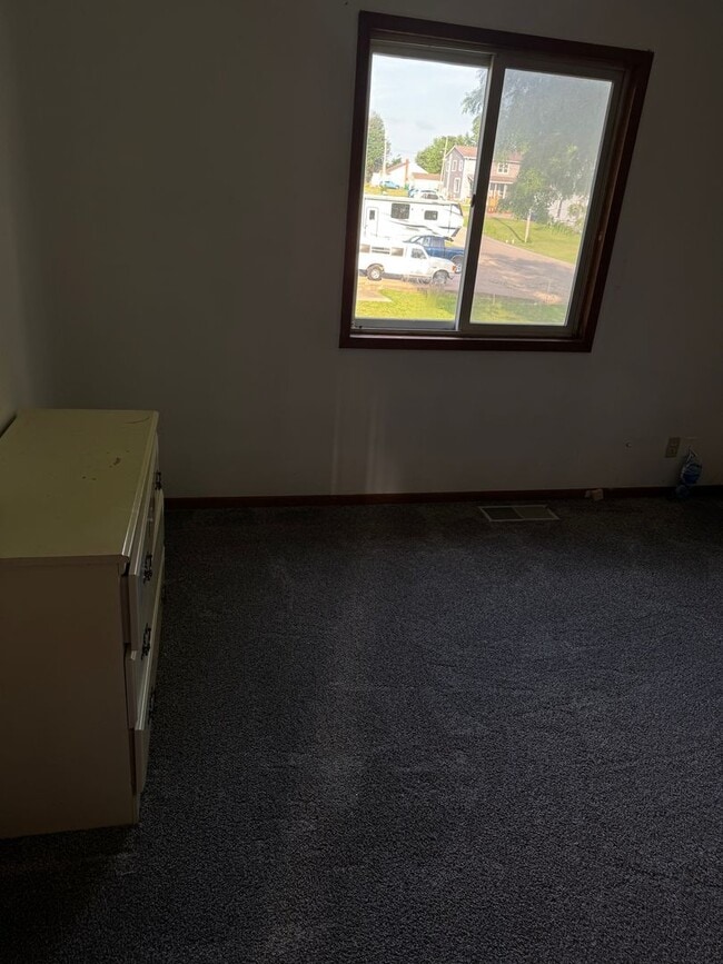 Building Photo - 3 bedroom