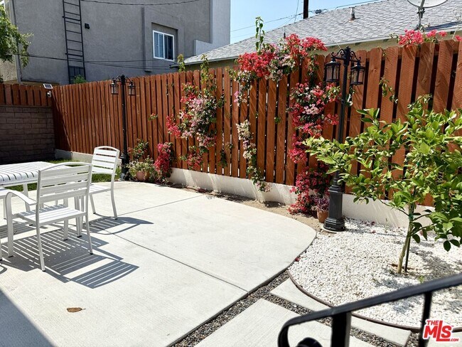 Building Photo - 531 Burchett St