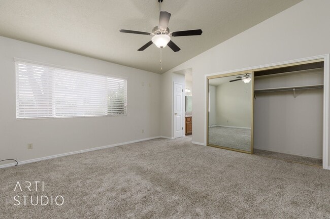 Building Photo - 4 Bedroom 2.5 Bath Home in Creekside Village