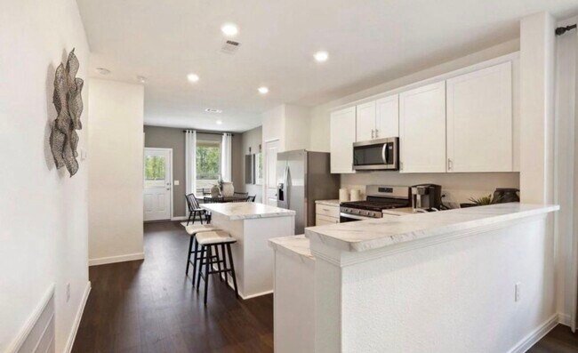 Building Photo - 309 Maple Bark Trl