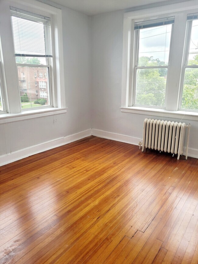 Building Photo - 1611 Hampton Blvd