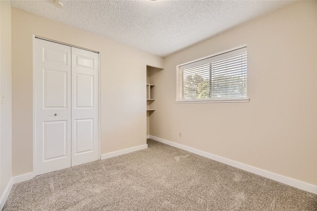 Building Photo - Beautiful townhome in Madison Hill Community-