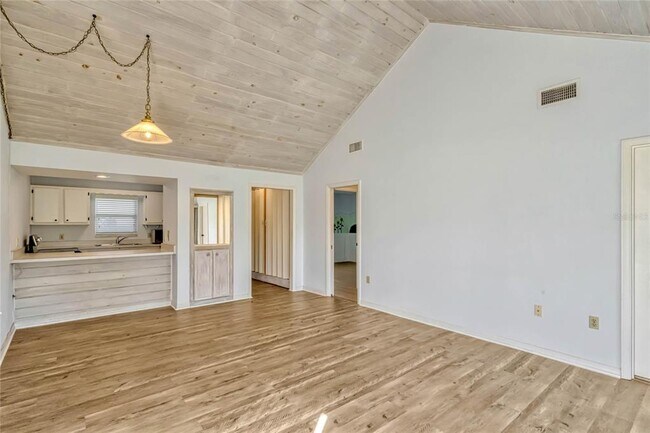 Building Photo - 1236 Villa Ln