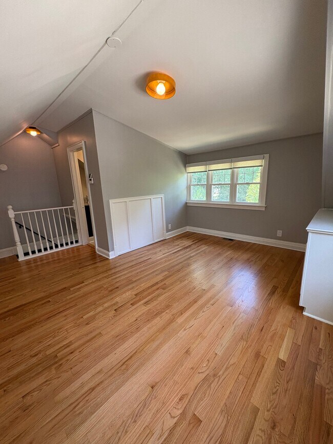 Building Photo - 1151 Rosedale Dr NE