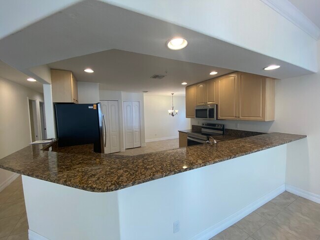 Building Photo - 12101 Santaluz Dr