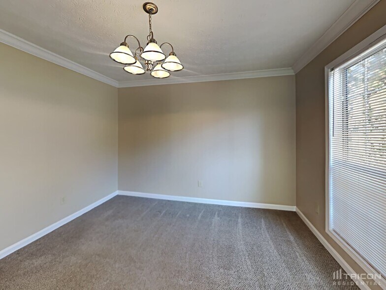 Building Photo - 1112 Karastan Ct SW