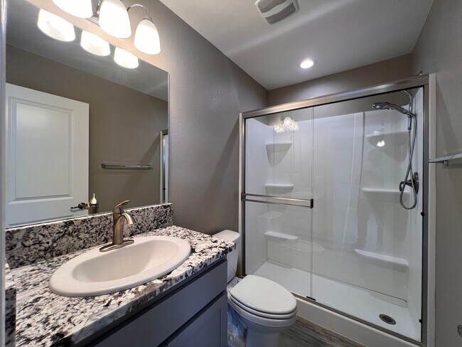 Building Photo - 815 Starlite Dr