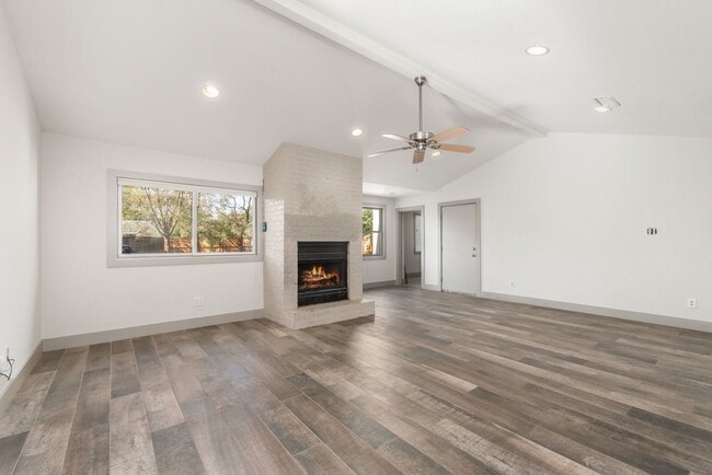 Building Photo - FALL 2026 PRE-LEASE! Amazing Location for ...