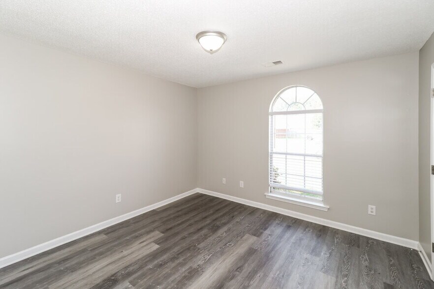 Building Photo - 5086 Jon Oak Dr