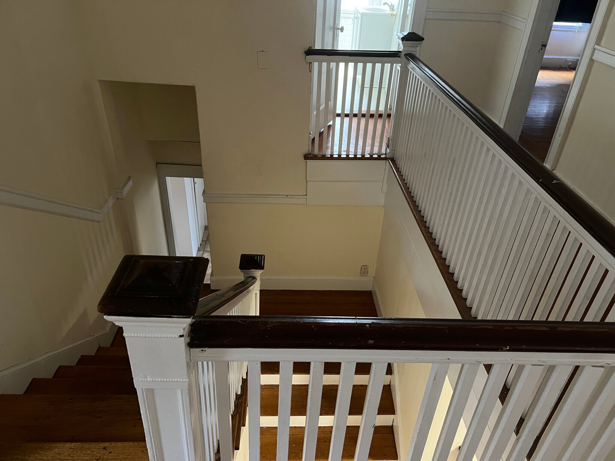 Building Photo - 148 Strathmore Rd