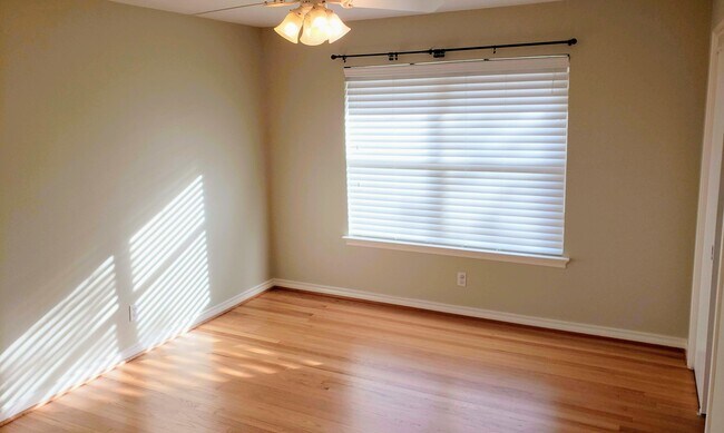 Building Photo - 10535 Lakemere Dr