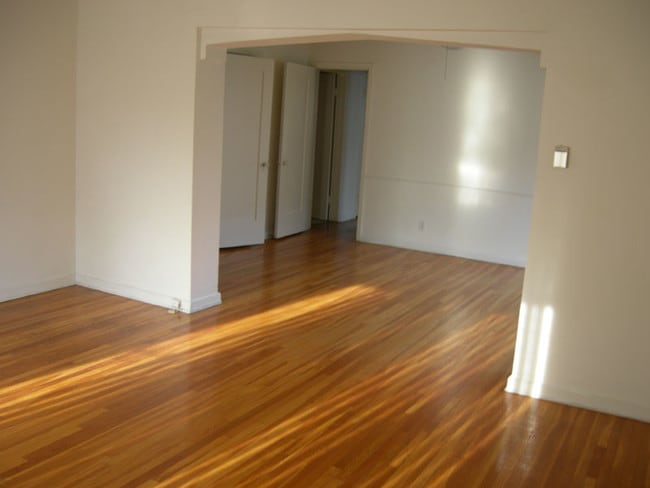 Dining Room Empty - 464 N Orange Grove Ave