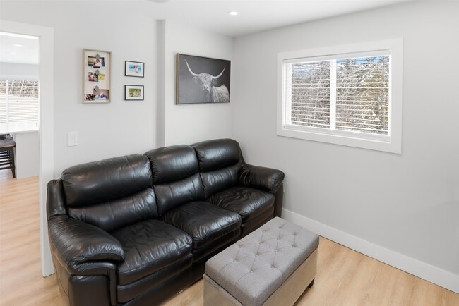 Building Photo - 253 Upper Mad River Rd