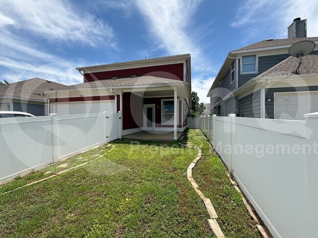 Building Photo - 10301 Waterbury Dr