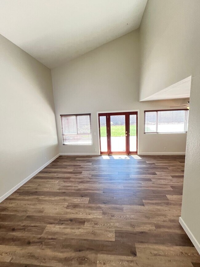 Building Photo - Beautiful 3 Bed 2.5 Bath Anaheim Hills Home