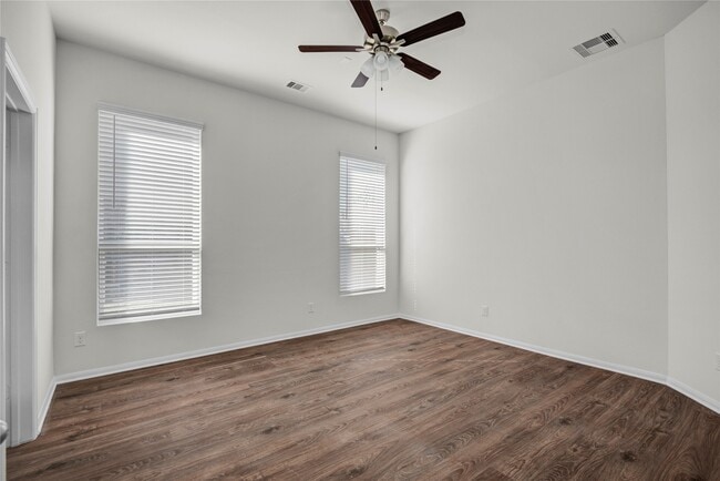 Building Photo - 416 Magnolia Ln